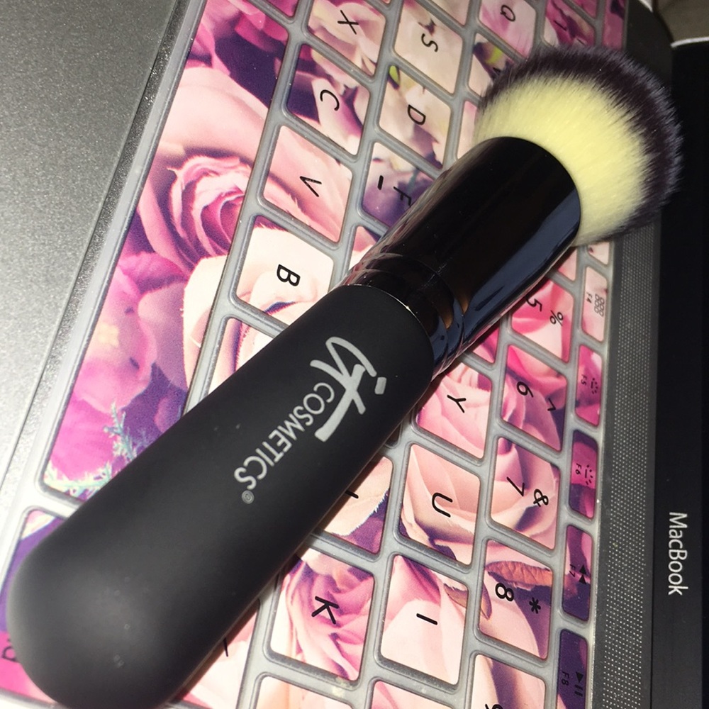 Heavenly Luxe Flat Top Buffing Foundation Brush #6